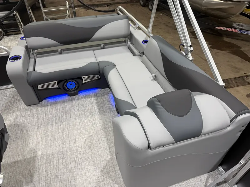 Slide: The Image of Tahoe LTZ 200HP VRB 2385 Swingback Tritoon 2026 - 17