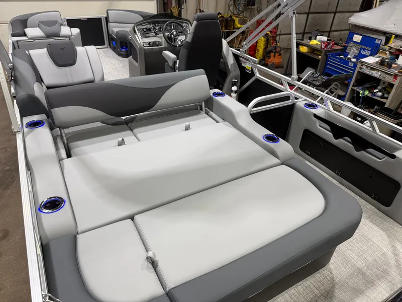 Slide: The Image of Tahoe LTZ 200HP VRB 2385 Swingback Tritoon 2026 - 22