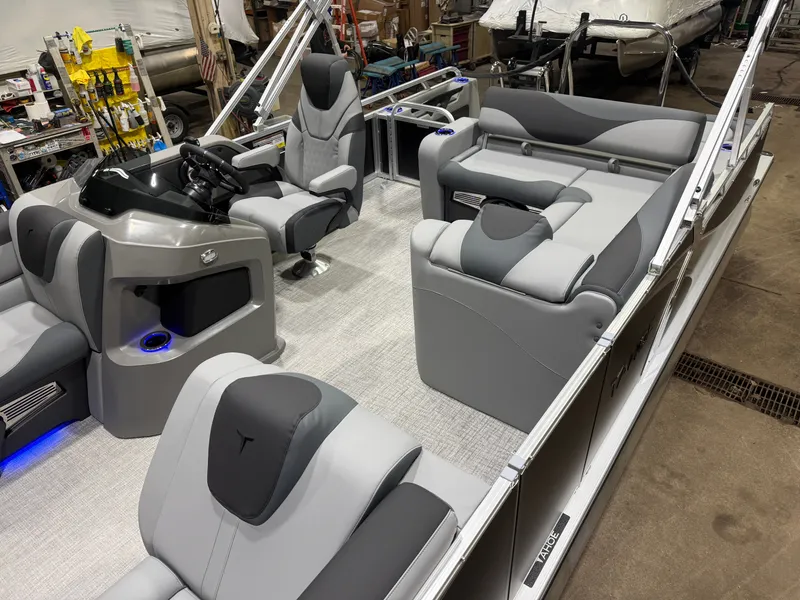 Slide: The Image of Tahoe LTZ 200HP VRB 2385 Swingback Tritoon 2026 - 3