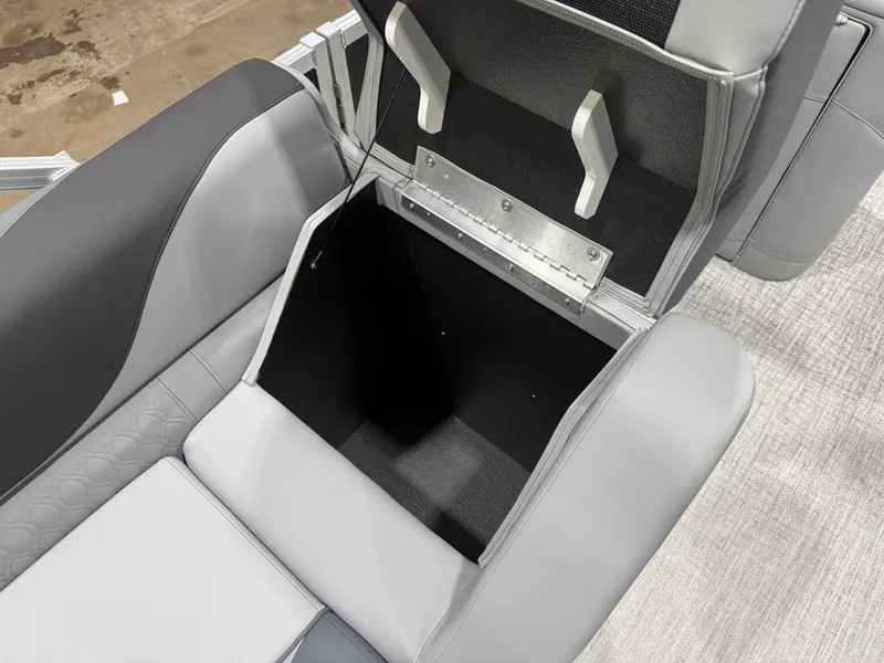 Slide: The Image of Tahoe LTZ 200HP VRB 2385 Swingback Tritoon 2026 - 35