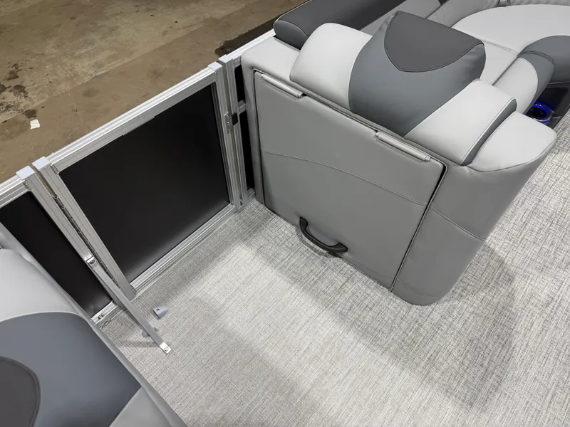 Slide: The Image of Tahoe LTZ 200HP VRB 2385 Swingback Tritoon 2026 - 36