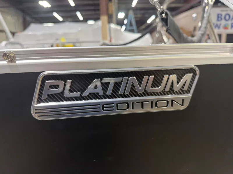 Slide: The Image of Tahoe LTZ 200HP VRB 2385 Swingback Tritoon 2026 - 45