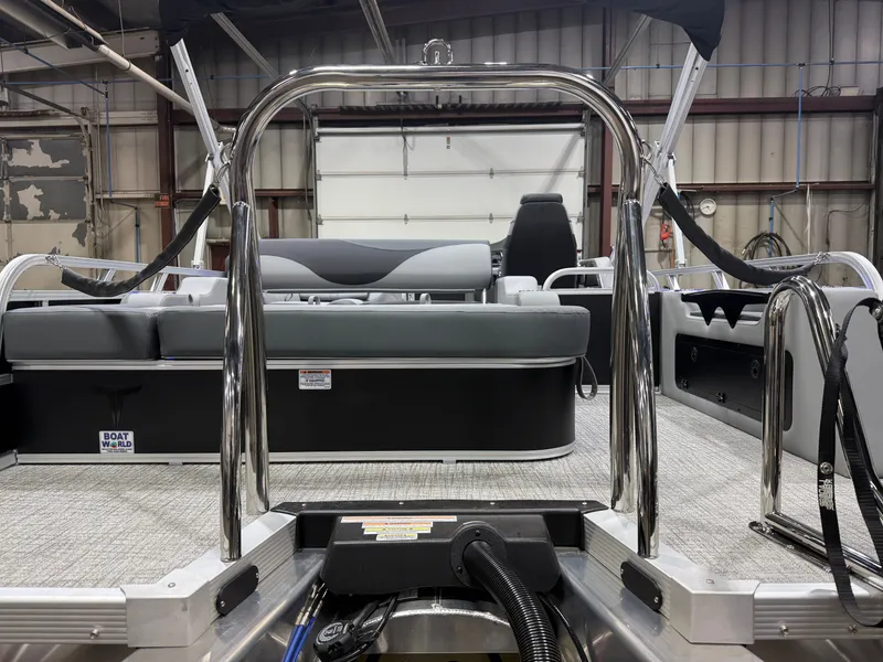 Slide: The Image of Tahoe LTZ 200HP VRB 2385 Swingback Tritoon 2026 - 49