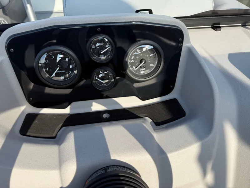 Slide: The Image of Princecraft Vectra 115HP 21 Cruise 2026 - 11