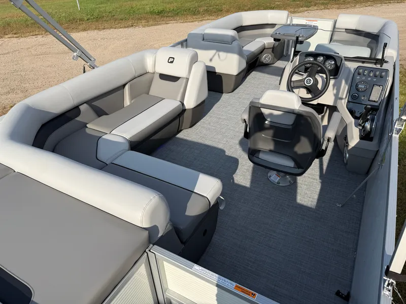 Slide: The Image of Princecraft Vectra 115HP 21 Cruise 2026 - 18