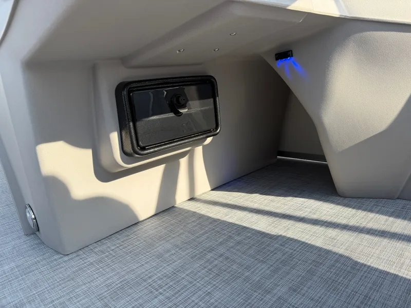 Slide: The Image of Princecraft Vectra 115HP 21 Cruise 2026 - 21