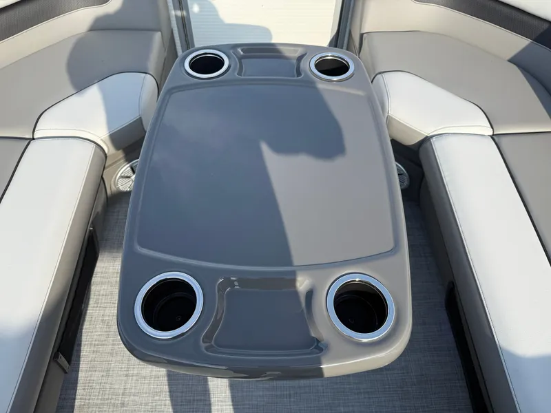 Slide: The Image of Princecraft Vectra 115HP 21 Cruise 2026 - 24