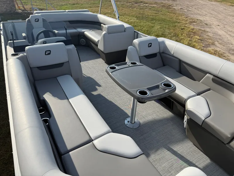 Slide: The Image of Princecraft Vectra 115HP 21 Cruise 2026 - 27