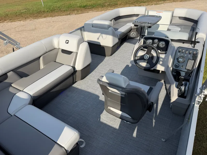 Slide: The Image of Princecraft Vectra 115HP 21 Cruise 2026 - 29