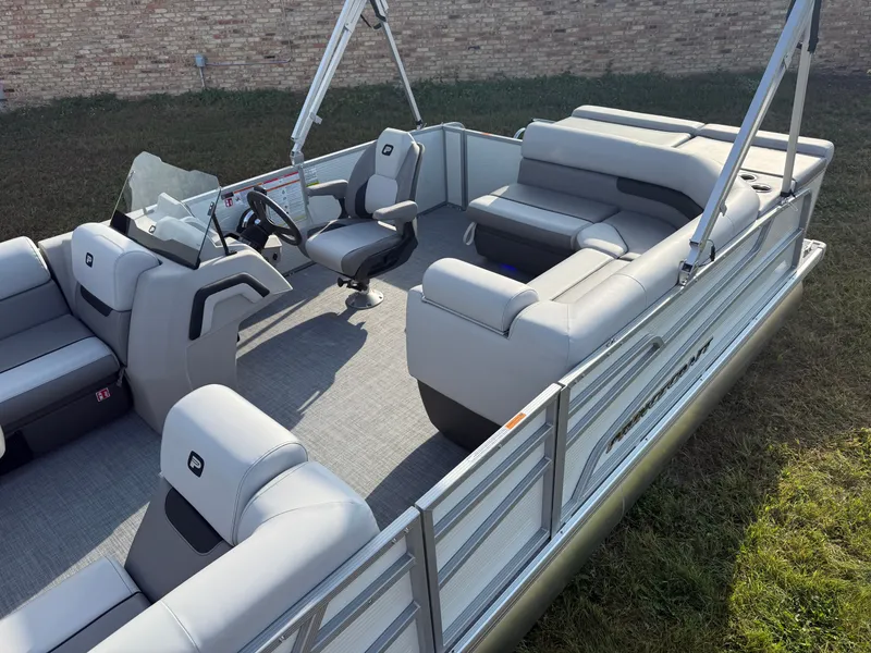 Slide: The Image of Princecraft Vectra 115HP 21 Cruise 2026 - 3