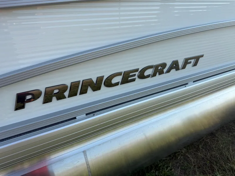 Slide: The Image of Princecraft Vectra 115HP 21 Cruise 2026 - 34