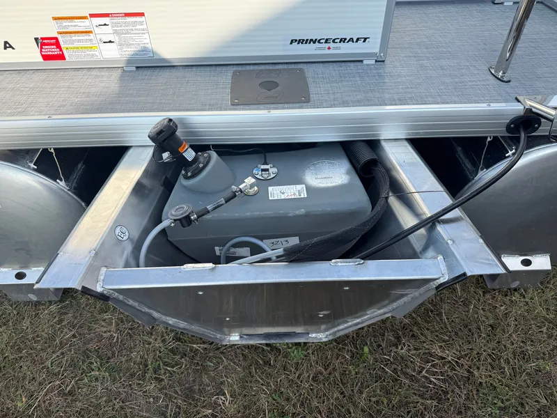 Slide: The Image of Princecraft Vectra 115HP 21 Cruise 2026 - 36