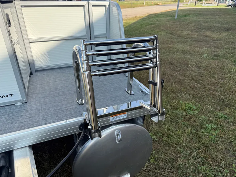 Slide: The Image of Princecraft Vectra 115HP 21 Cruise 2026 - 37