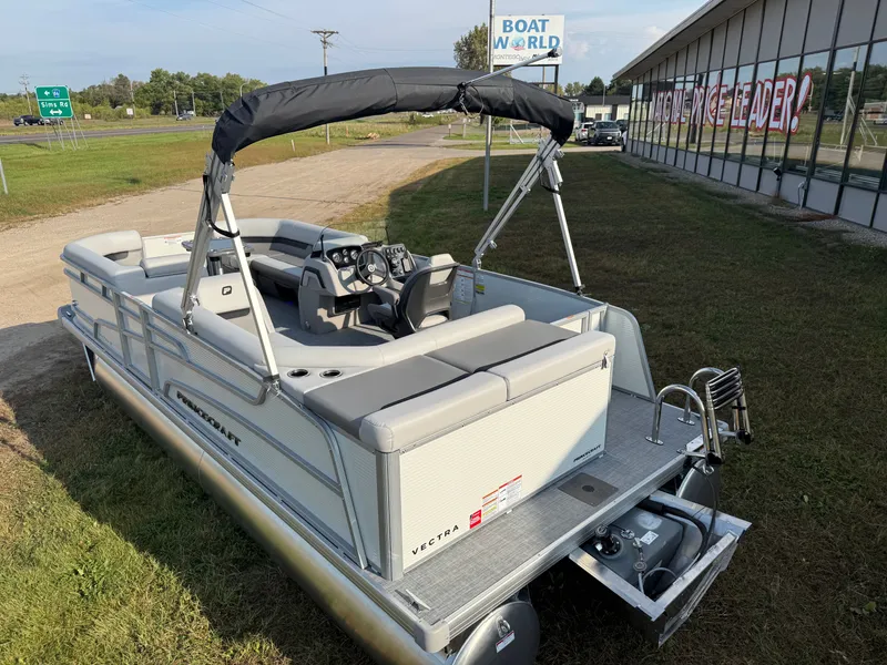 Slide: The Image of Princecraft Vectra 115HP 21 Cruise 2026 - 39