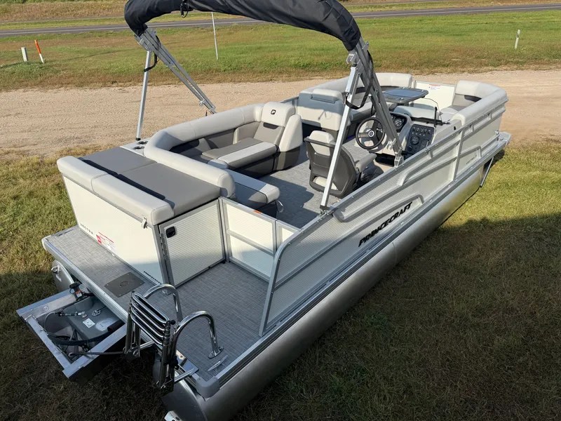 Slide: The Image of Princecraft Vectra 115HP 21 Cruise 2026 - 40