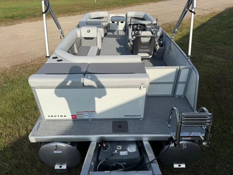 Slide: The Image of Princecraft Vectra 115HP 21 Cruise 2026 - 5