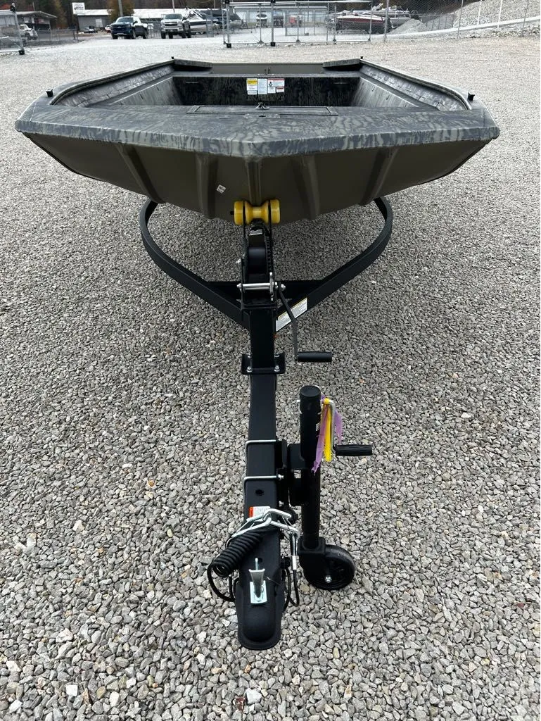 Slide: The Image of Tracker Grizzly 1860 Utility 2026 - 4