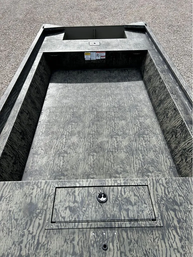 Slide: The Image of Tracker Grizzly 1860 Utility 2026 - 8