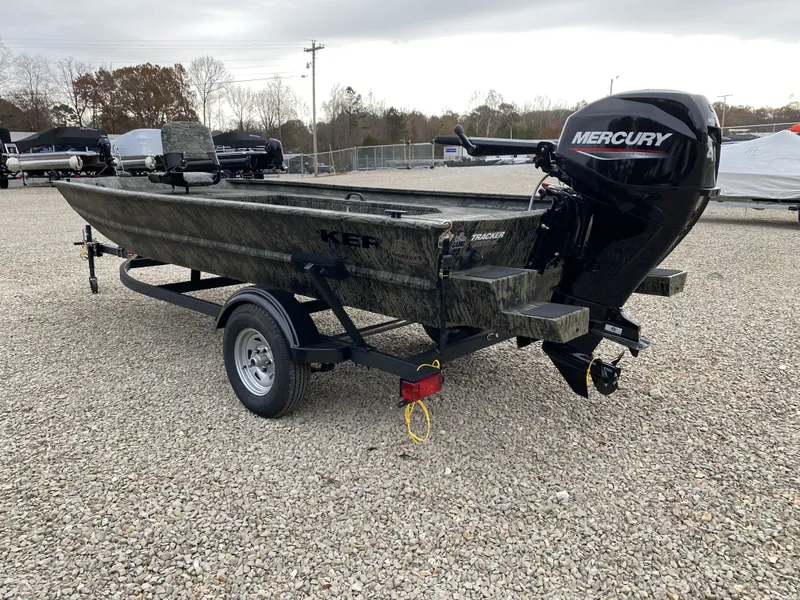 Slide: The Image of Tracker Grizzly 1654 T Sportsman 2026 - 4