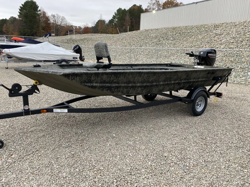 Slide: The Image of Tracker Grizzly 1654 T Sportsman 2026 - 5