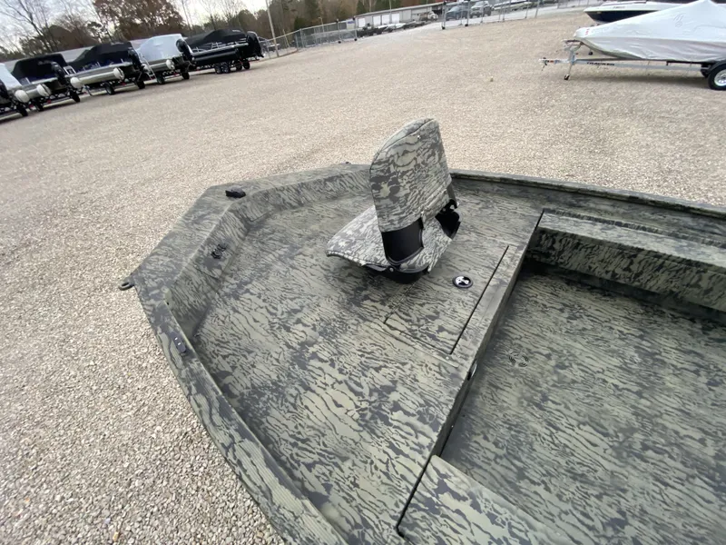 Slide: The Image of Tracker Grizzly 1654 T Sportsman 2026 - 6