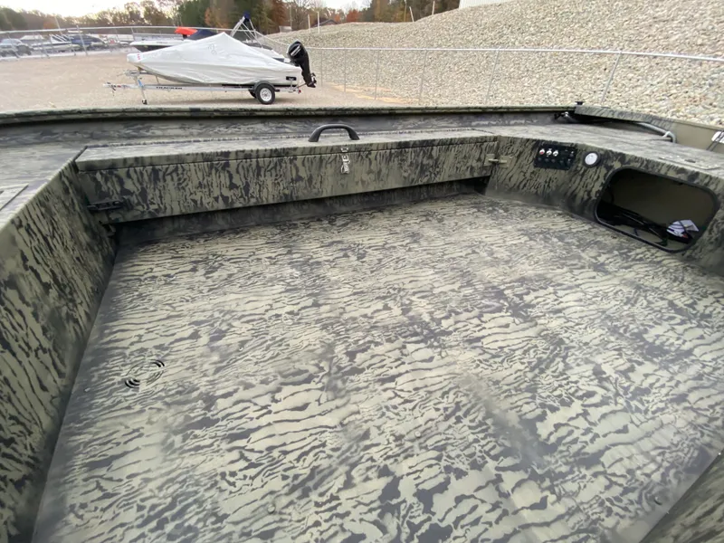 Slide: The Image of Tracker Grizzly 1654 T Sportsman 2026 - 7