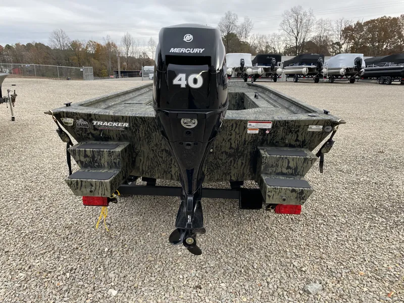 Slide: The Image of Tracker Grizzly 1654 T Sportsman 2026 - 9