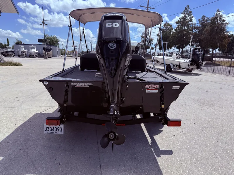 Slide: The Image of Tracker Bass Tracker Classic XL 2025 - 10