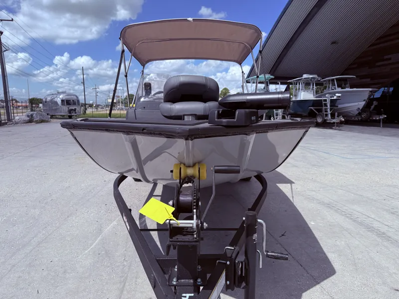 Slide: The Image of Tracker Bass Tracker Classic XL 2025 - 7