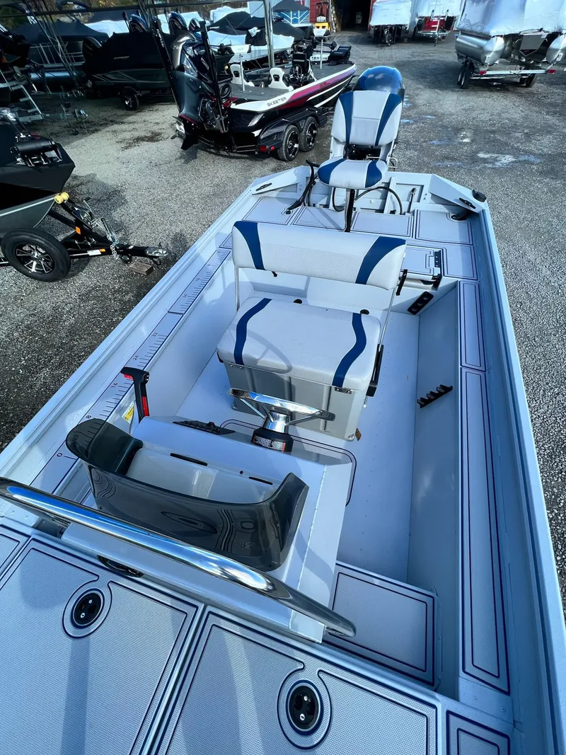 Slide: The Image of G3 Gator Tough 18 CCJ DLX 2026 - 3