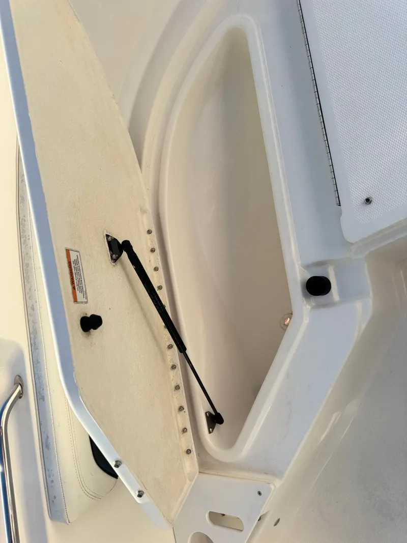 Slide: The Image of Bayliner T20 2021 - 21