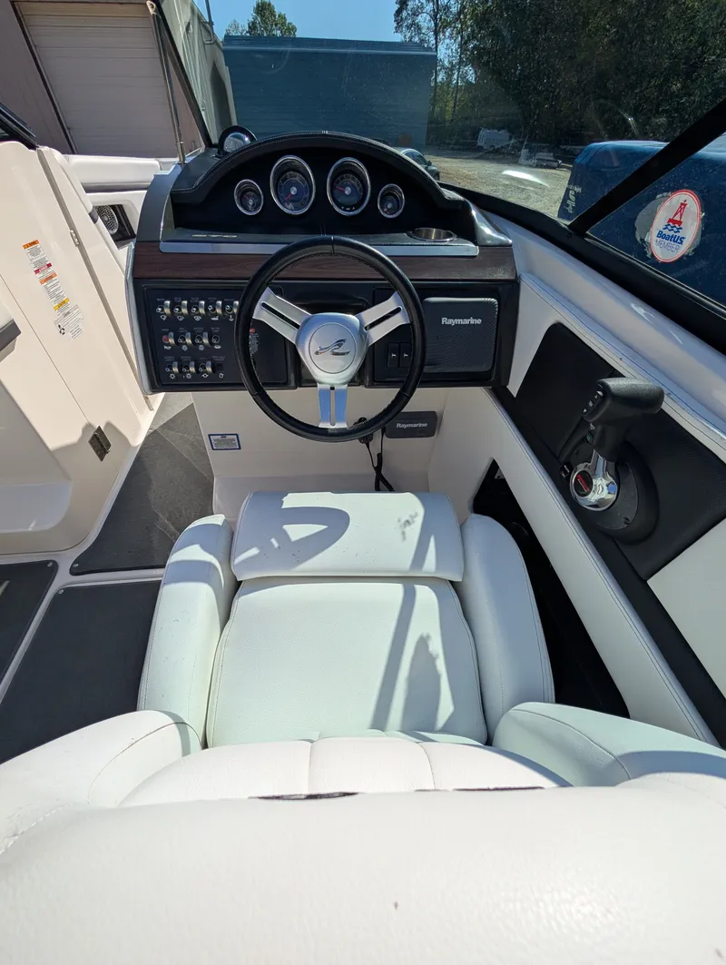 Slide: The Image of Sea Ray 270 SLX 2015 - 14