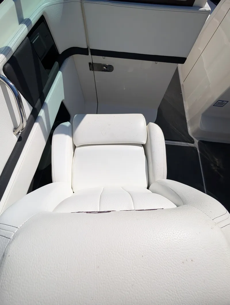 Slide: The Image of Sea Ray 270 SLX 2015 - 15