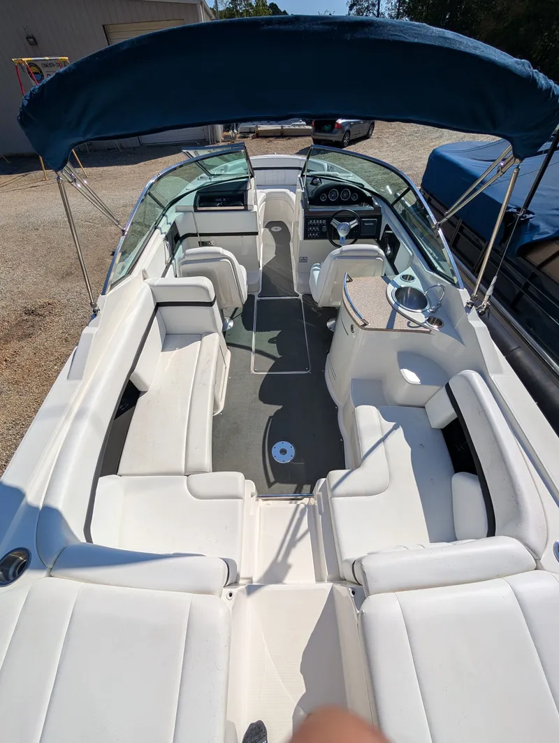 Slide: The Image of Sea Ray 270 SLX 2015 - 25