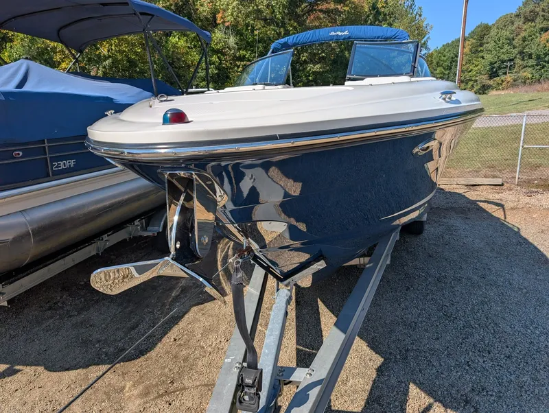 Slide: The Image of Sea Ray 270 SLX 2015 - 26