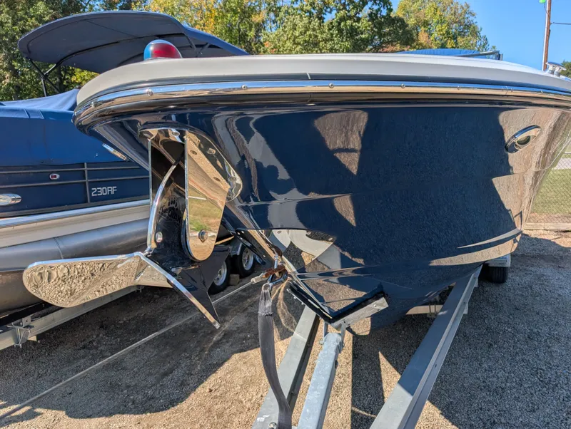 Slide: The Image of Sea Ray 270 SLX 2015 - 27