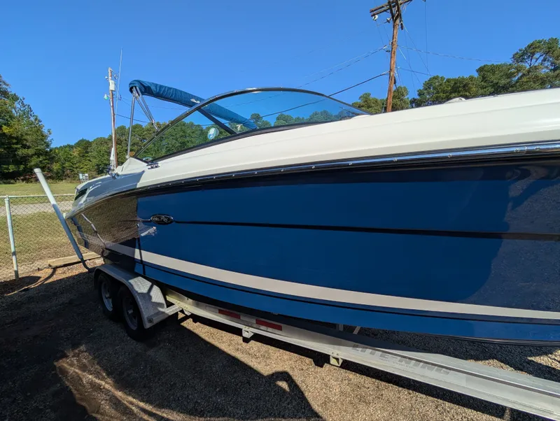 Slide: The Image of Sea Ray 270 SLX 2015 - 28