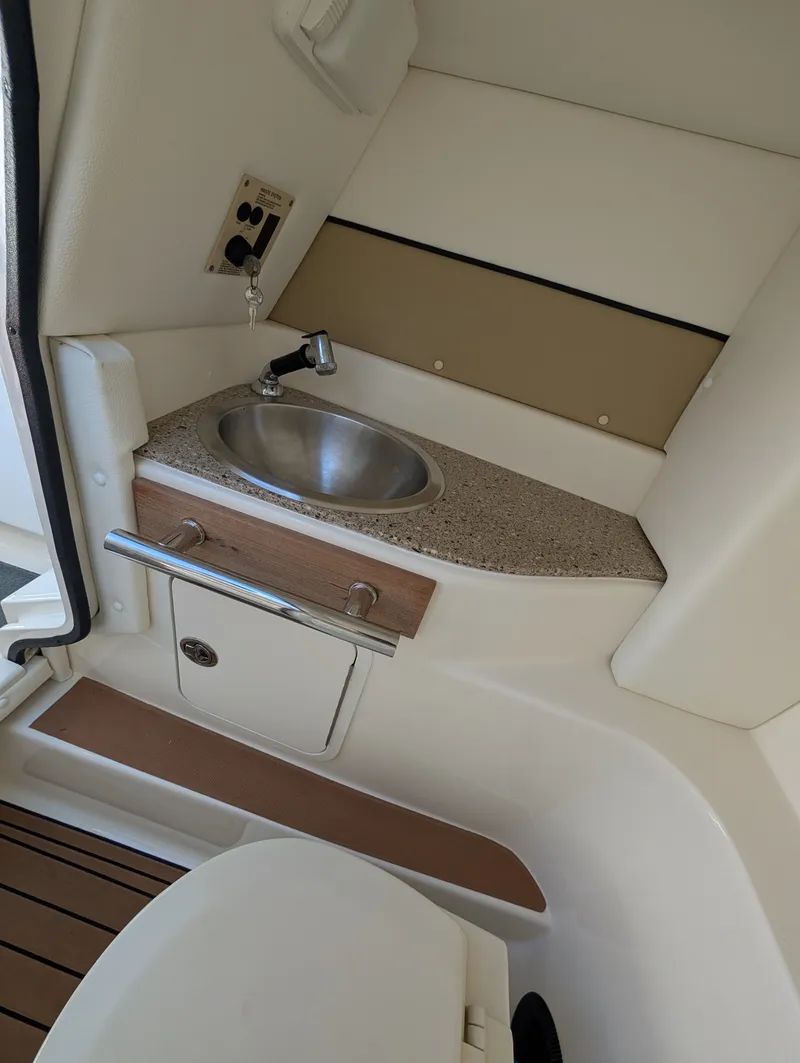 Slide: The Image of Sea Ray 270 SLX 2015 - 9