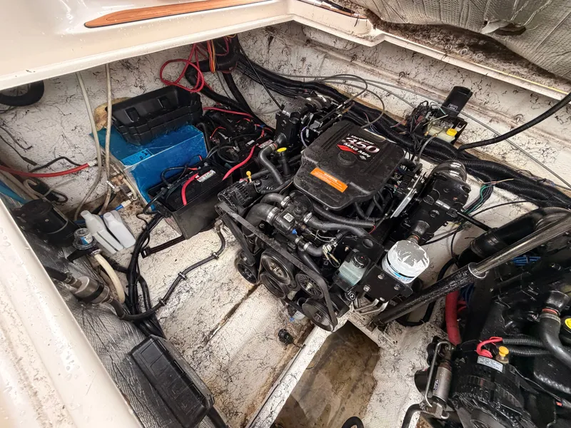 Slide: The Image of Rinker Fiesta Vee 342 2004 - 26