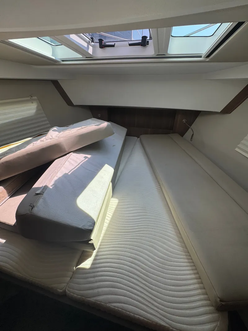 Slide: The Image of Sealine C330 2016 - 12