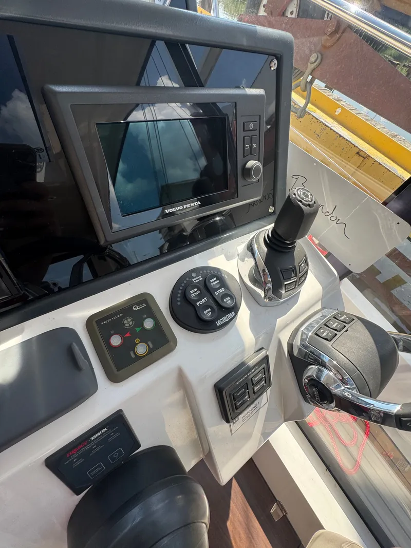 Slide: The Image of Sealine C330 2016 - 17