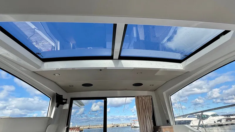 Slide: The Image of Sealine C330 2016 - 21