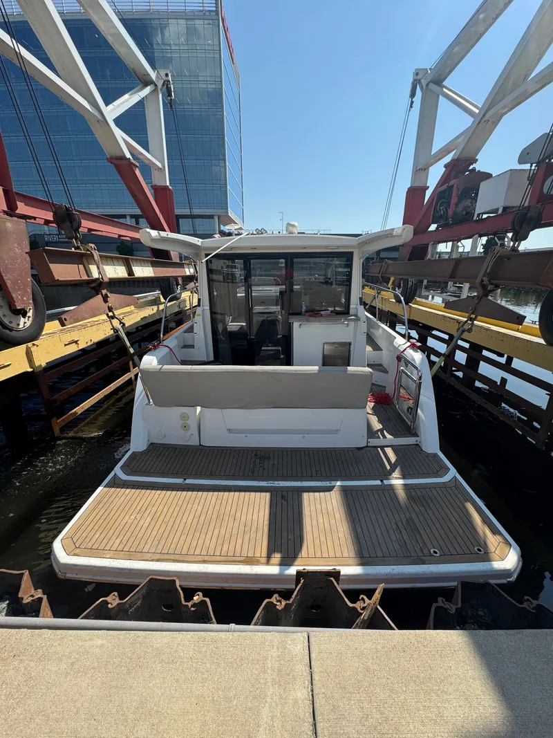 Slide: The Image of Sealine C330 2016 - 6