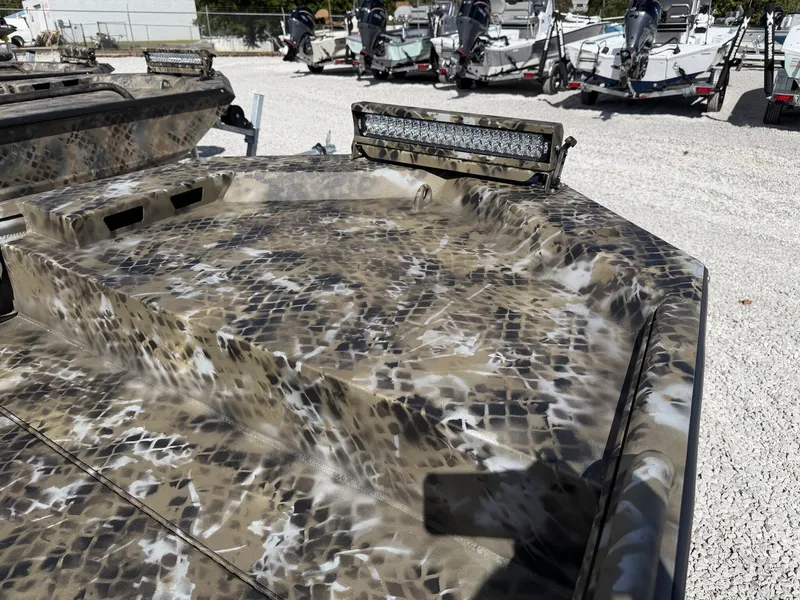 Slide: The Image of Excel Shallow Water F4 175 PRO 2026 - 8