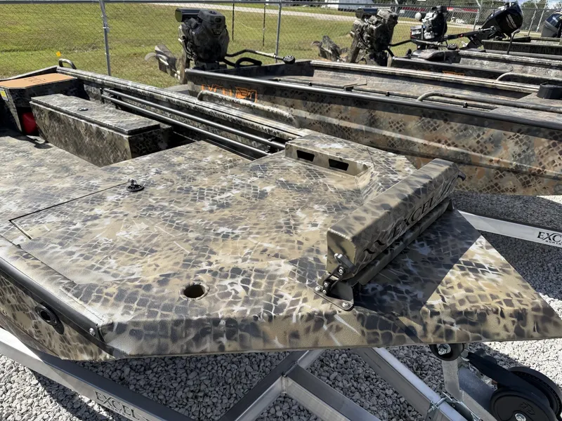 Slide: The Image of Excel Shallow Water F4 175 PRO 2026 - 2