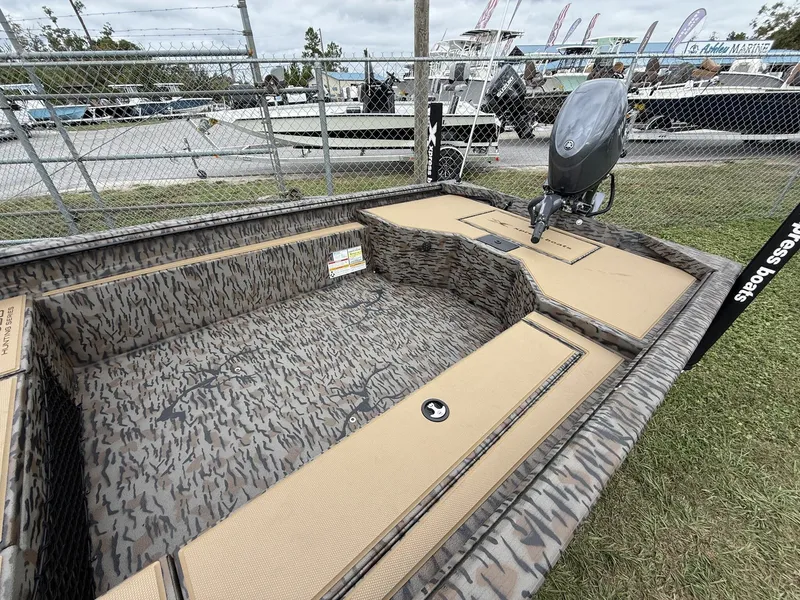 Slide: The Image of Xpress HD Series HD16DB WITH SEADECK/LIVEWELL 2026 - 5