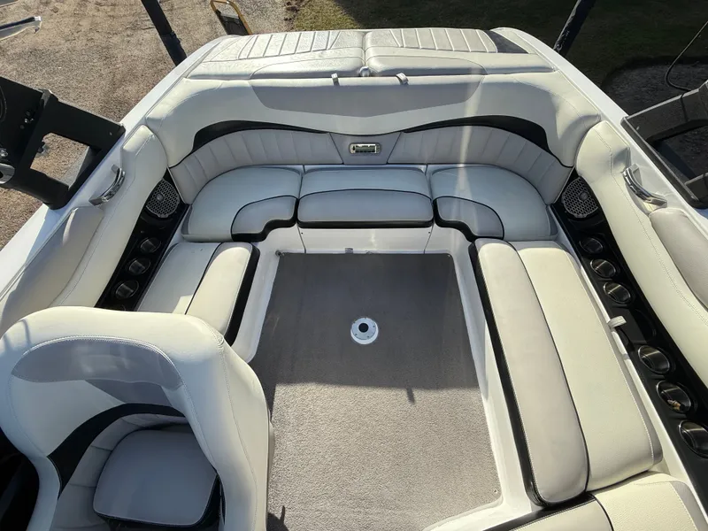 Slide: The Image of Malibu Wakesetter 22 MXZ 2012 - 472
