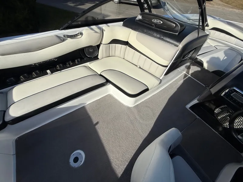 Slide: The Image of Malibu Wakesetter 22 MXZ 2012 - 685