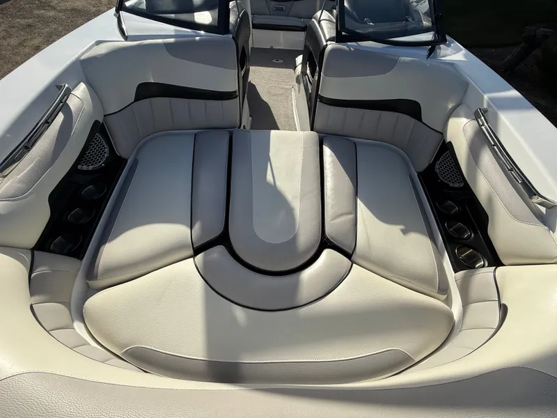 Slide: The Image of Malibu Wakesetter 22 MXZ 2012 - 752