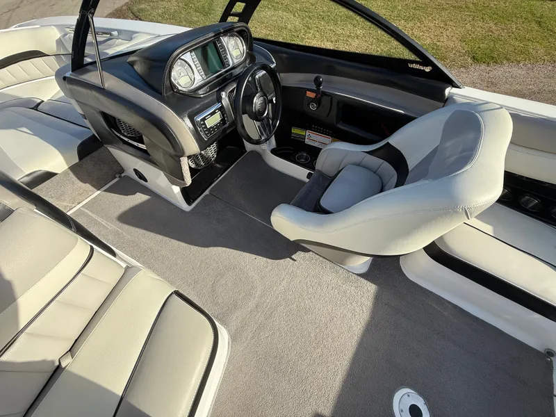 Slide: The Image of Malibu Wakesetter 22 MXZ 2012 - 608
